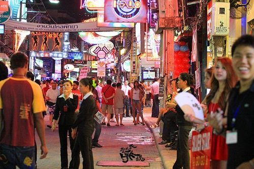 泰国芭提雅:红灯区的撩人夜色_旅游频道