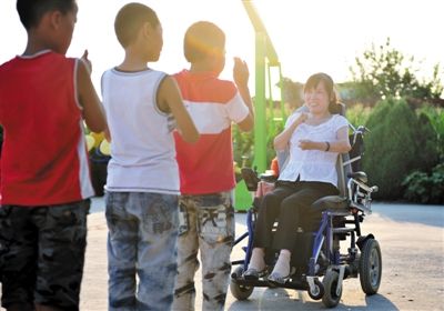 临泉县乡村希望小学教师任影 轮椅上的光辉_新