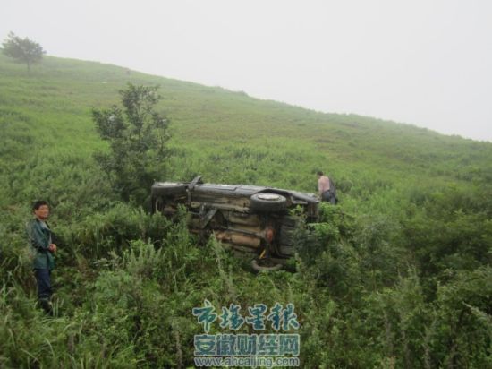 滁州男子玩山地越野翻车命丧荒山 还致3人受伤