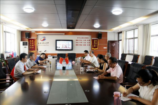 安庆市教育局钟胜副局长参加安庆九中援疆教师