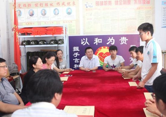 亳州市教育局走访资助定点帮扶贫困村大学新生