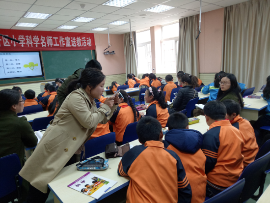 朝霞小学科学教师参与区名师工作室送教活动