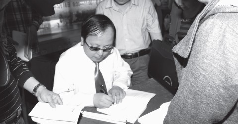 池州盲人博士出书 系中国第一位出国留学的盲